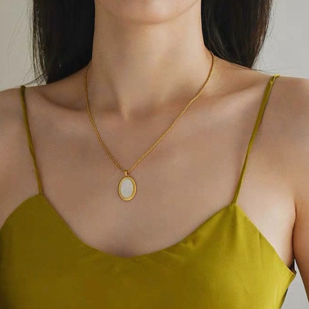 Mother Pearl Pendant Necklace Gold Chain - Picture 5 of 12